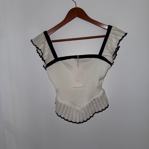 NWT Zara Women’s Contrast Ruffle Top in white with black trim, sz M - Picture 6 of 16